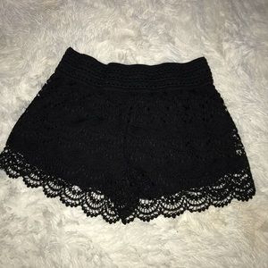 Medium lace shorts black